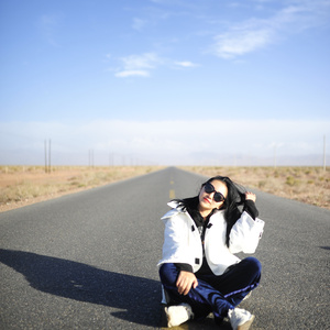 少妇和和尚在野外做爰
